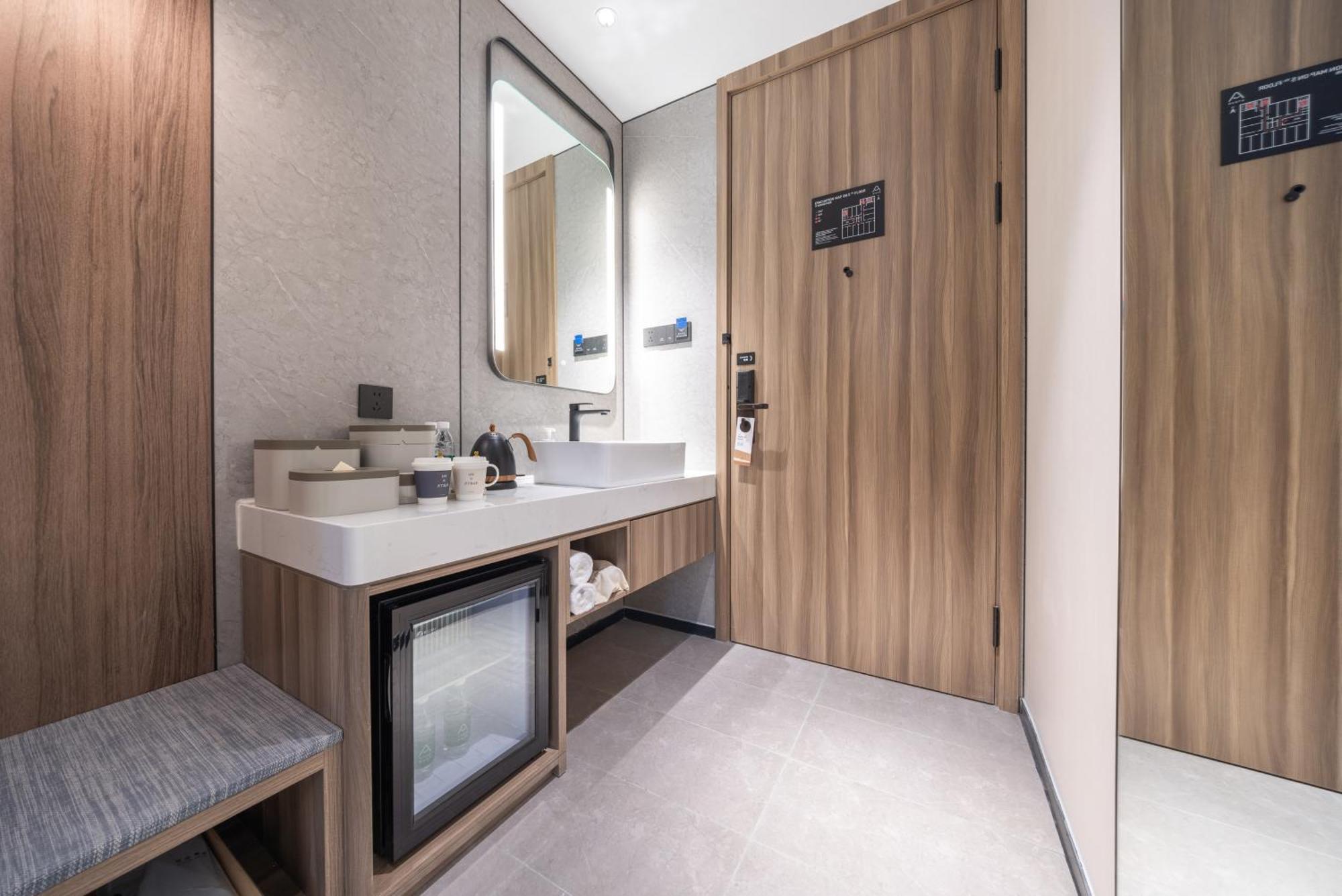 Atour X Hotel The Bund East Nanjing Road Shanghai Bagian luar foto